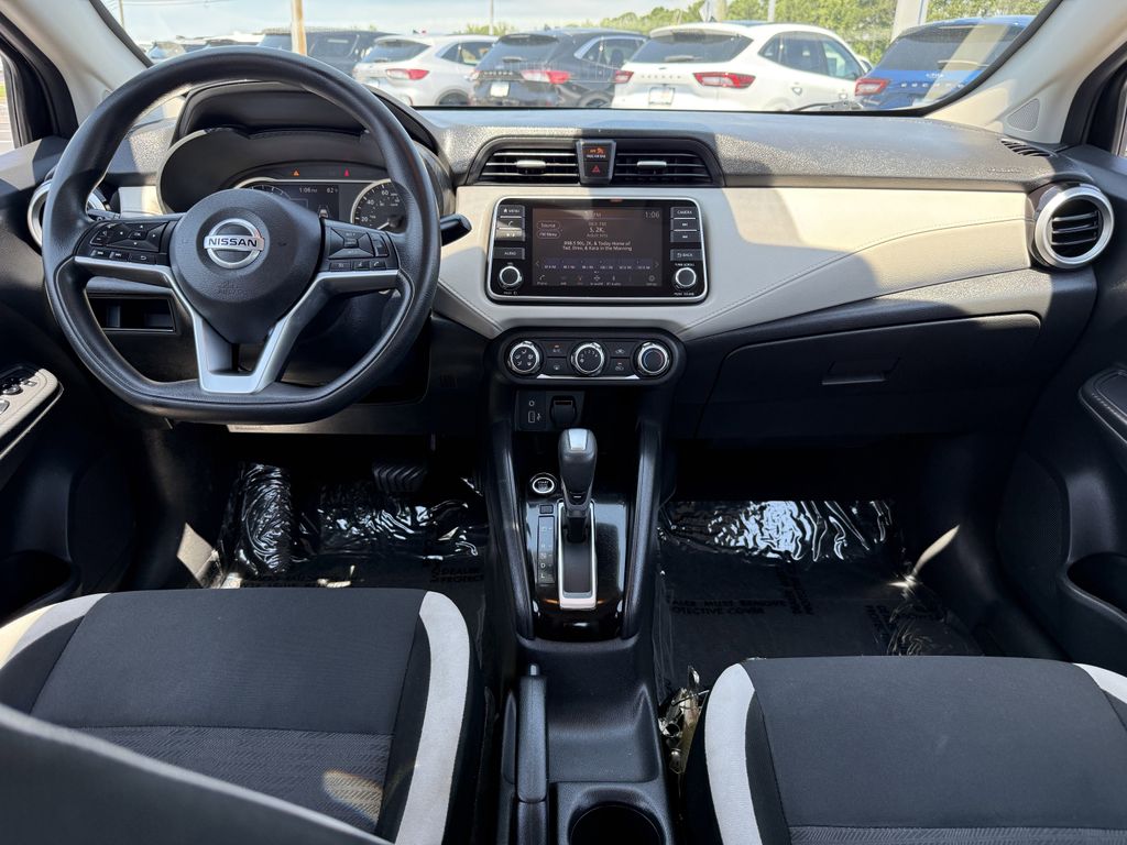 2021 Nissan Versa 1.6 SV photo 2