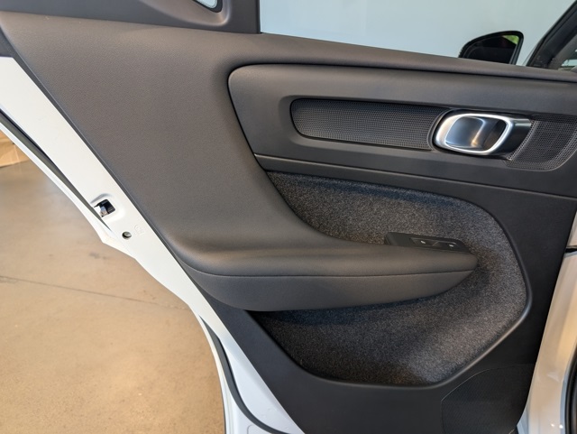2023 Volvo XC40 Plus photo 27