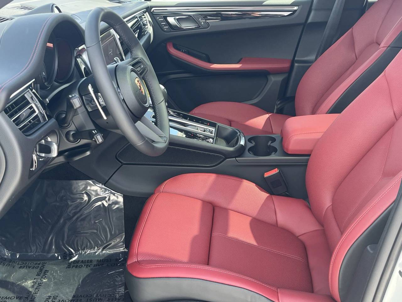 2025 Porsche Macan S photo 27