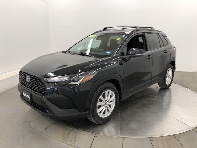 2023 Toyota Corolla Cross LE photo 3