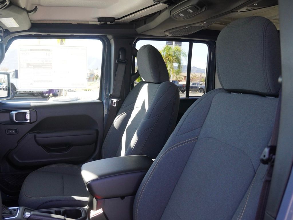 New 2026 Anvil Clear-Coat Exterior Paint Jeep 4-Door Sport S image 20