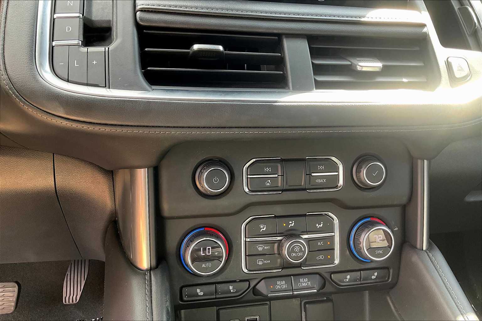 2021 Chevrolet Suburban Z71 photo 29