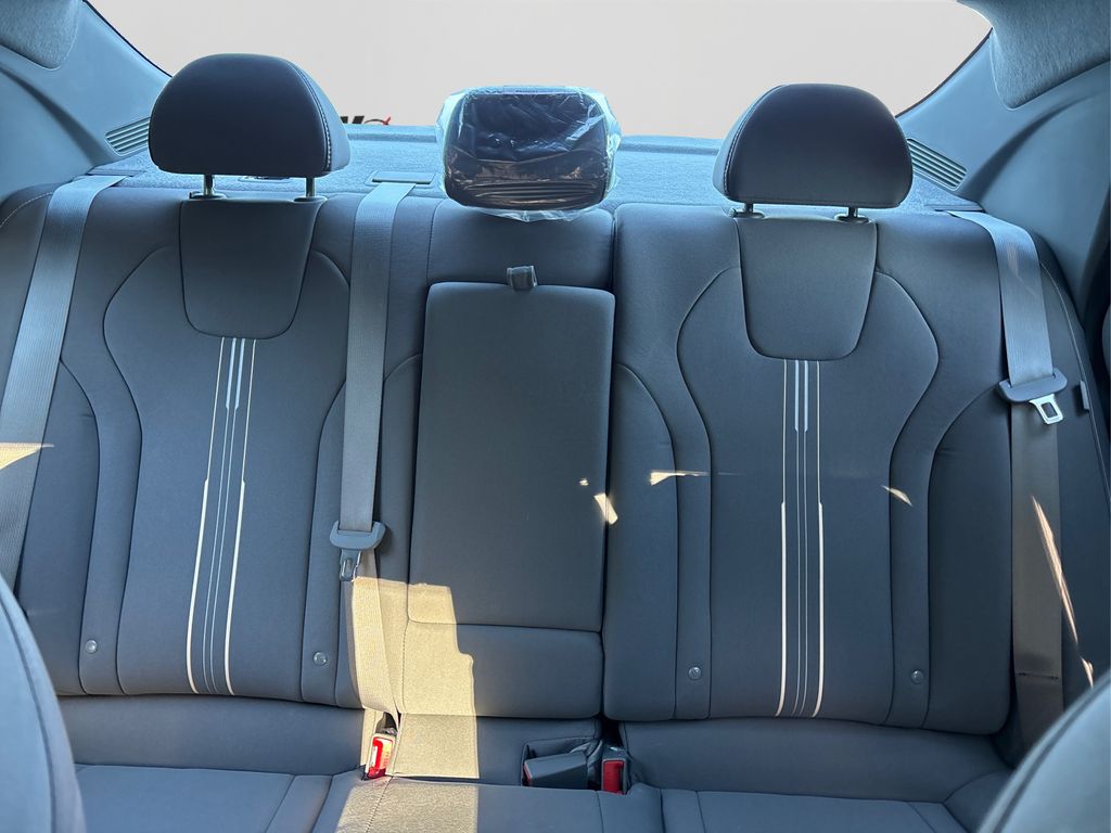 2025 Hyundai Elantra SEL Convenience photo 16