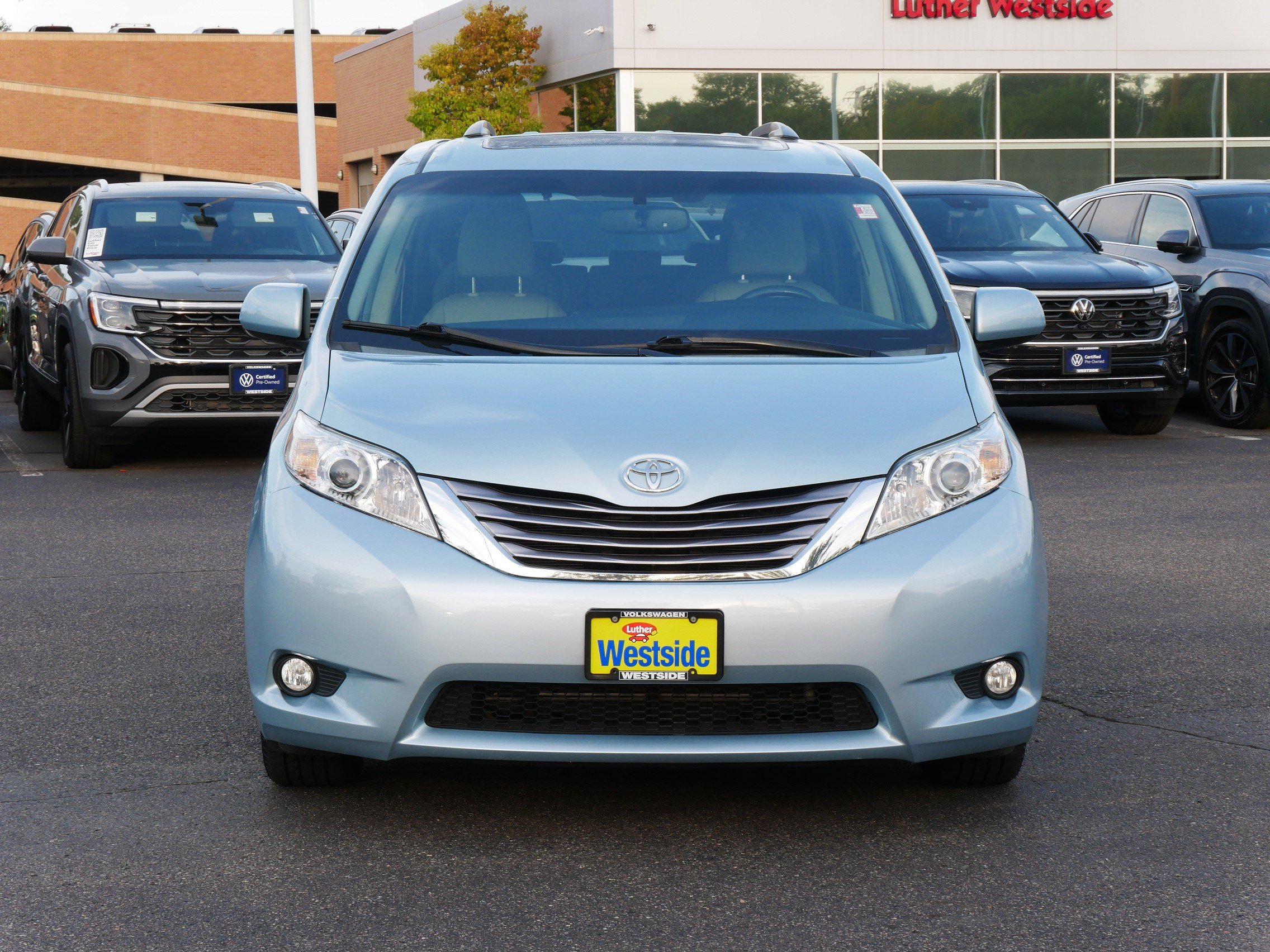Used 2016 Toyota Sienna XLE with VIN 5TDDK3DC6GS133645 for sale in Saint Louis Park, Minnesota