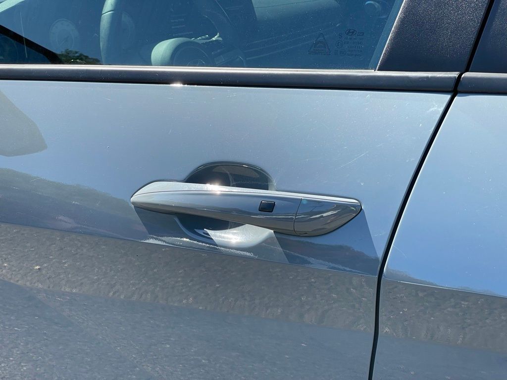 2023 Hyundai Elantra SEL photo 20