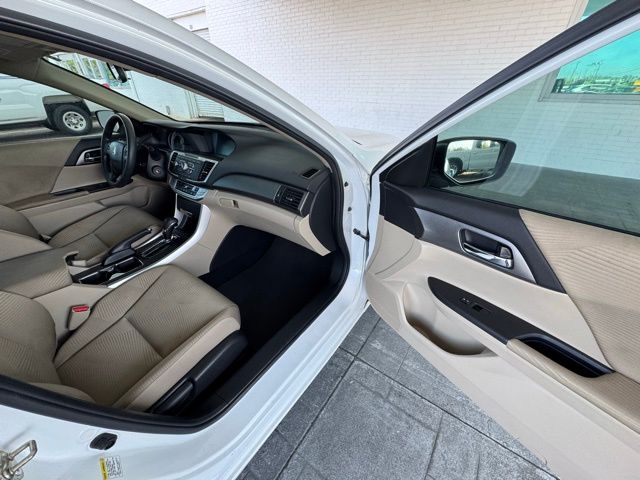 2015 Honda Accord LX photo 12