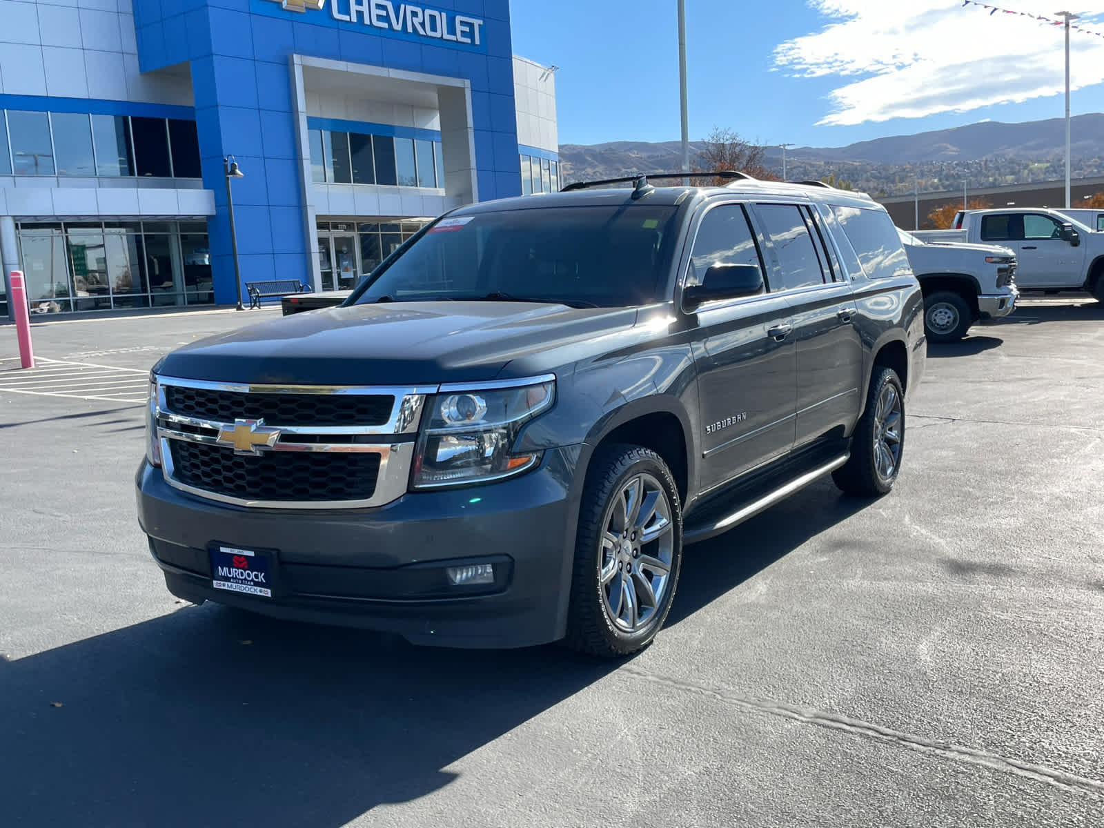 2019 Chevrolet Suburban LT photo 3