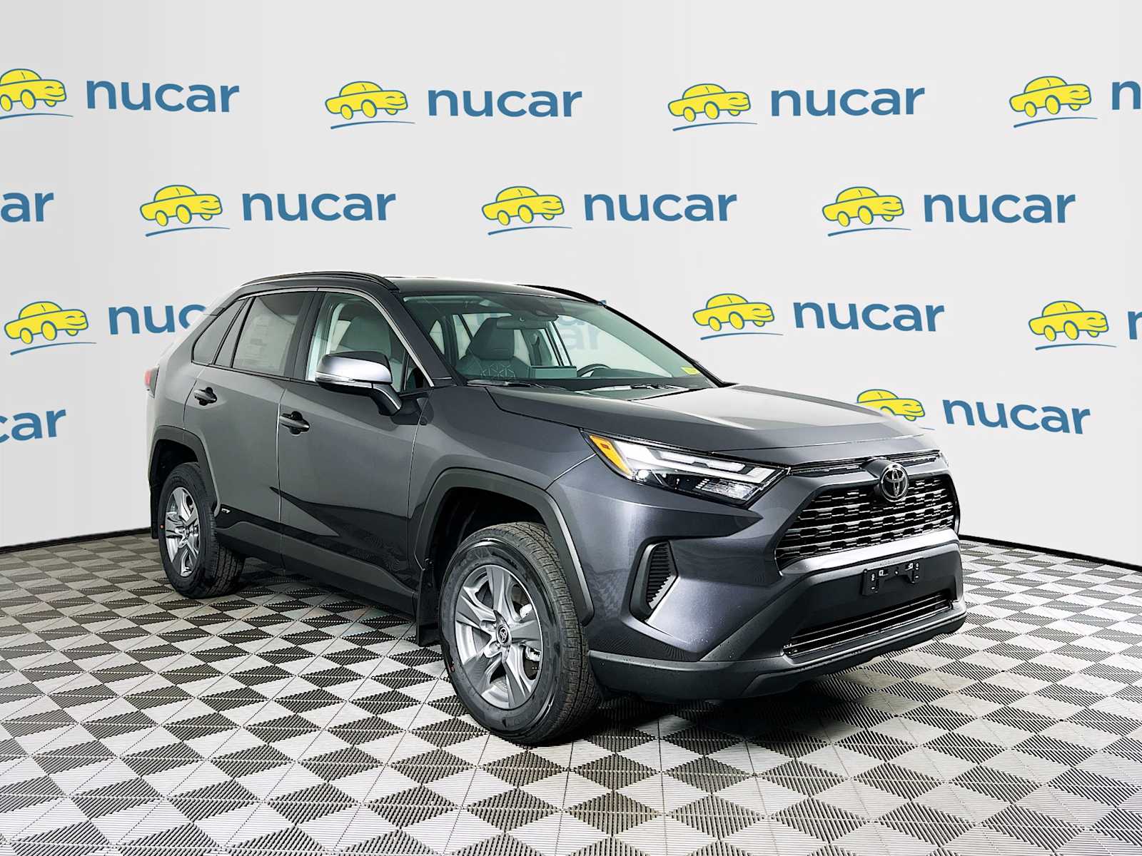 2025 Toyota RAV4 XLE's photo