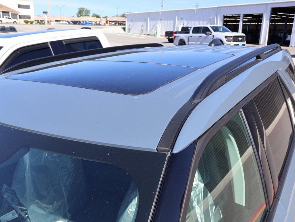 2025 Ford Explorer photo 4