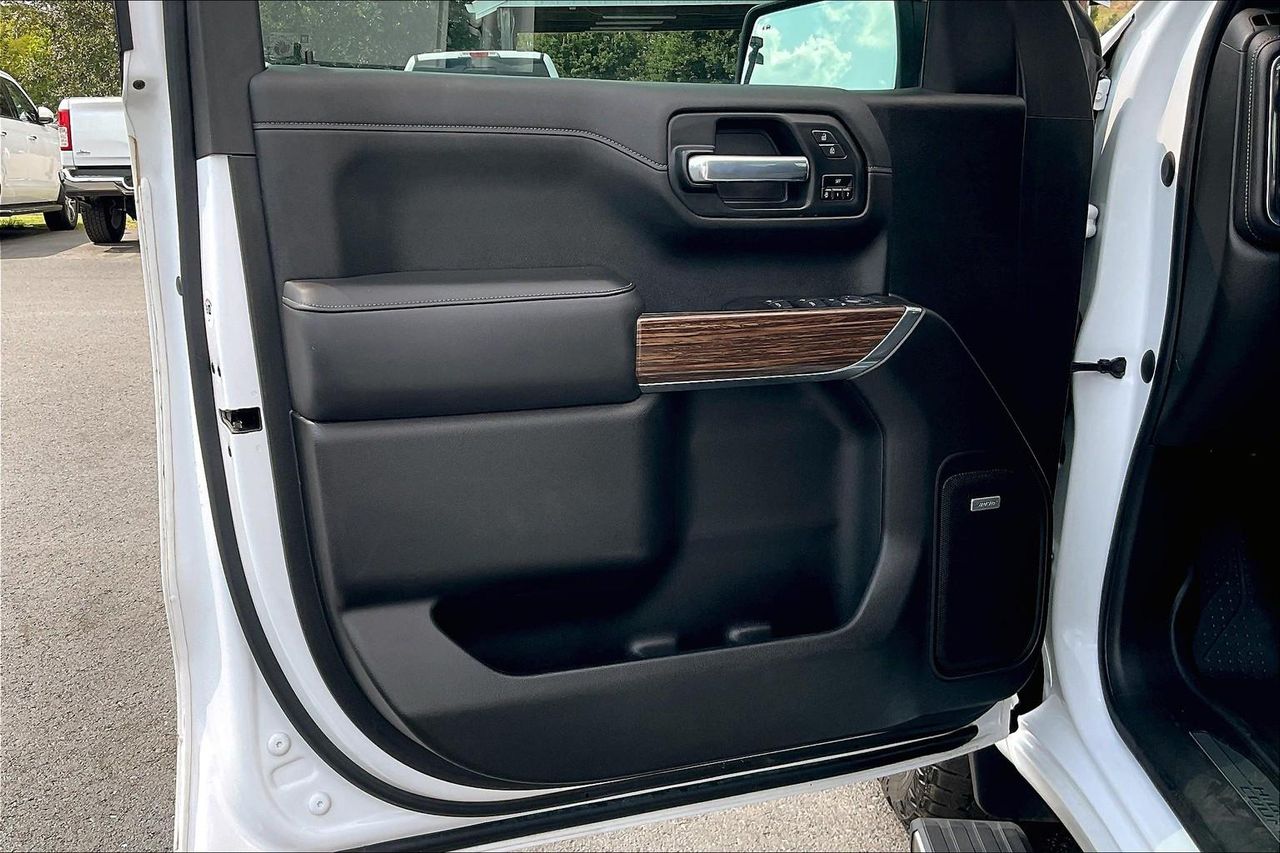 2021 Chevrolet Silverado 1500 High Country photo 18