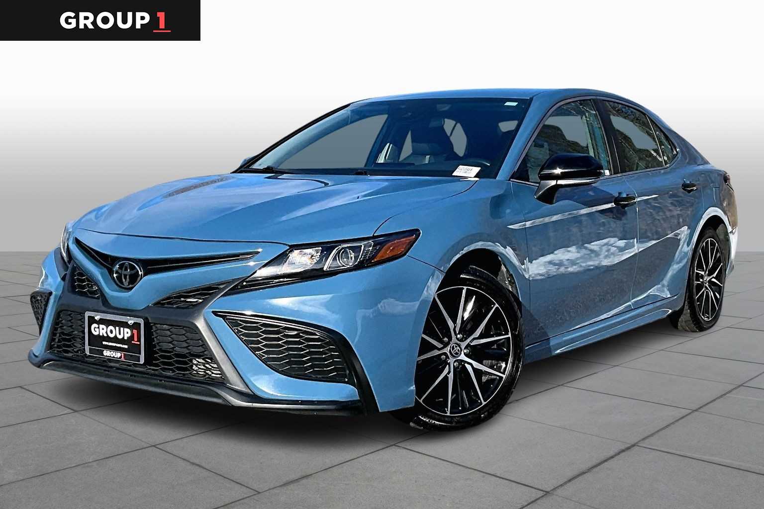 2024 Toyota Camry SE's photo