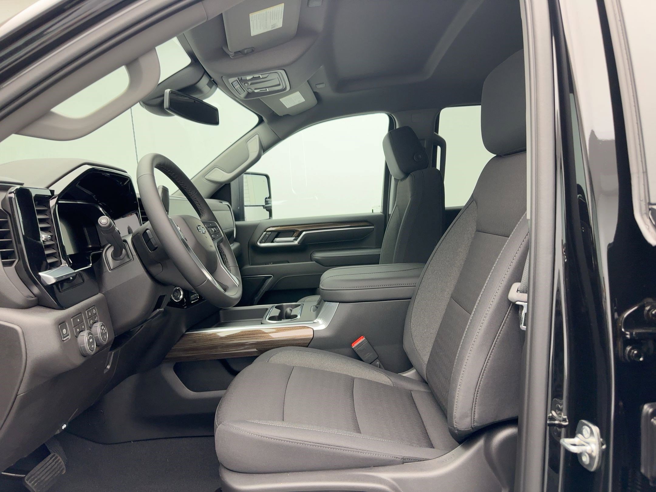 2026 Chevrolet Silverado 2500HD LT photo 4