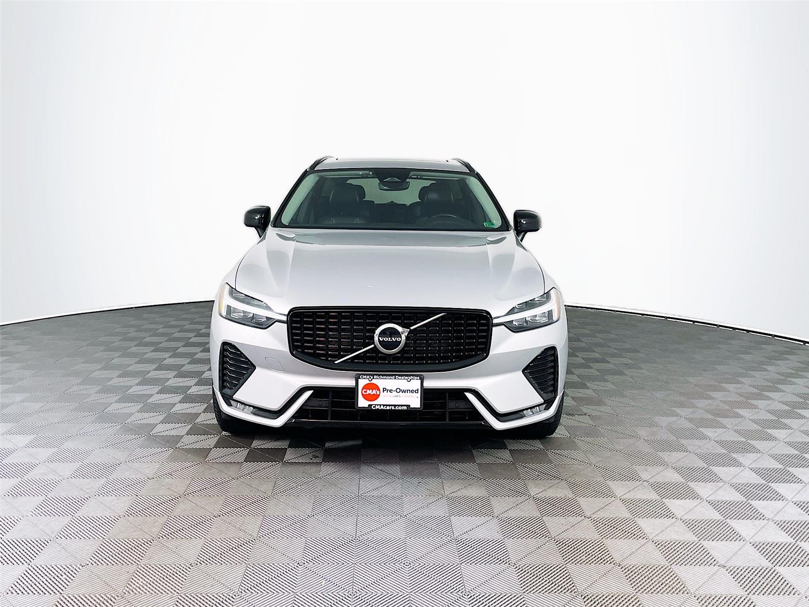 2024 Volvo XC60 Core B5 photo 2