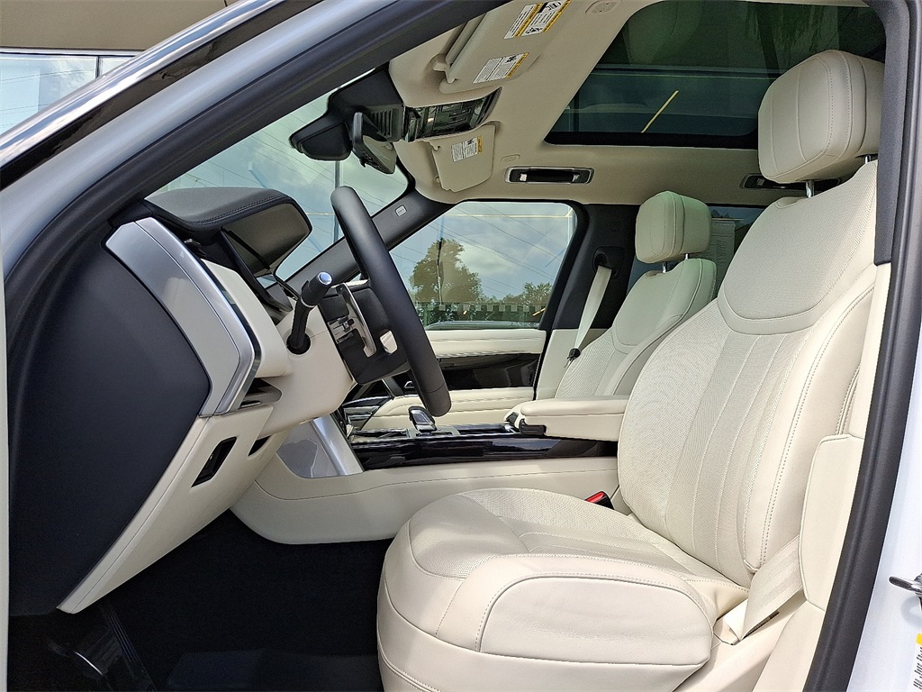 2025 Land Rover Range Rover SE photo 11