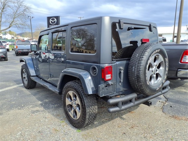 2017 Jeep Wrangler Unlimited Sahara photo 5