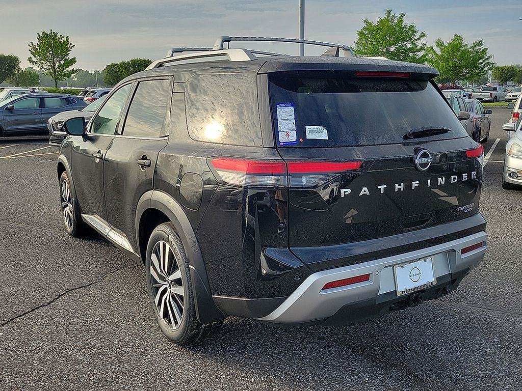 2025 Nissan Pathfinder Platinum photo 4