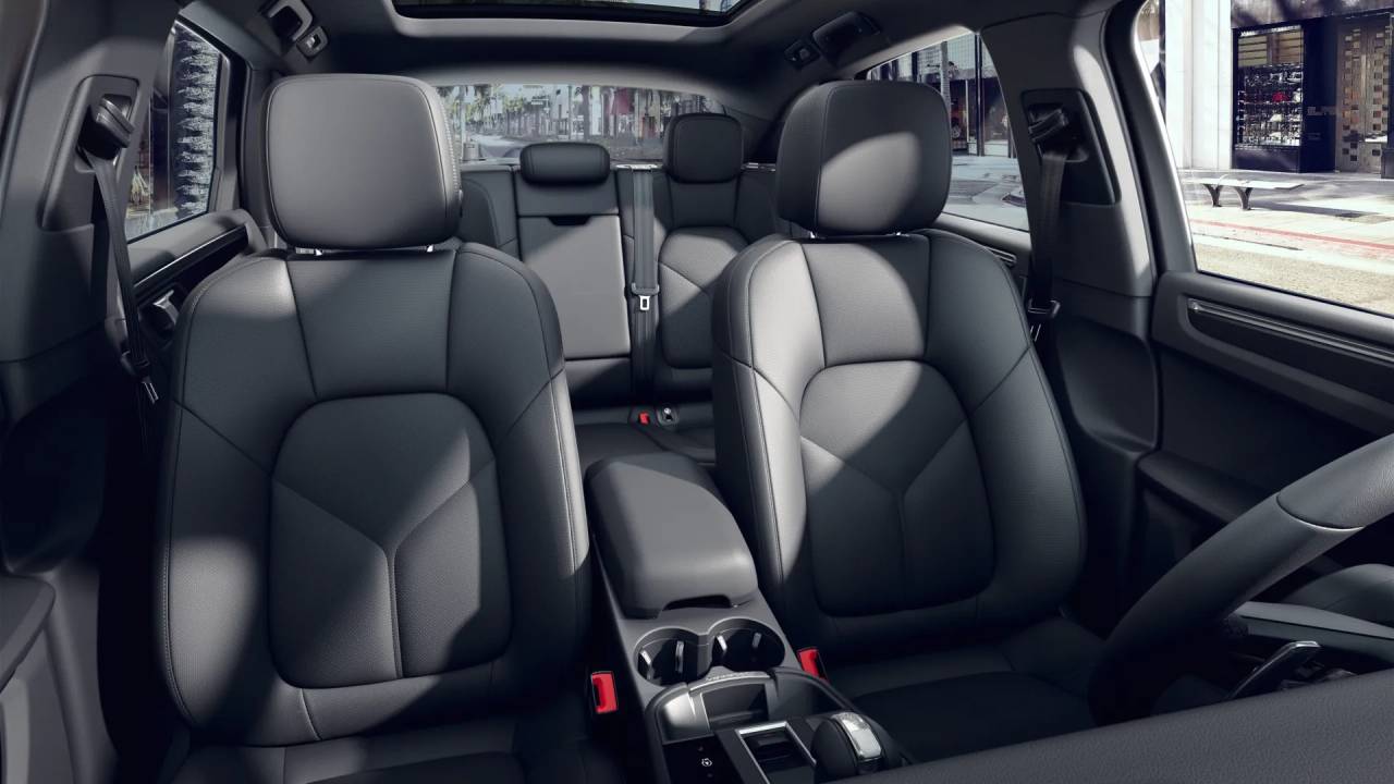 2025 Porsche Macan T photo 6