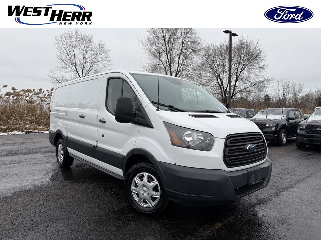 2016 Ford Transit Base's photo