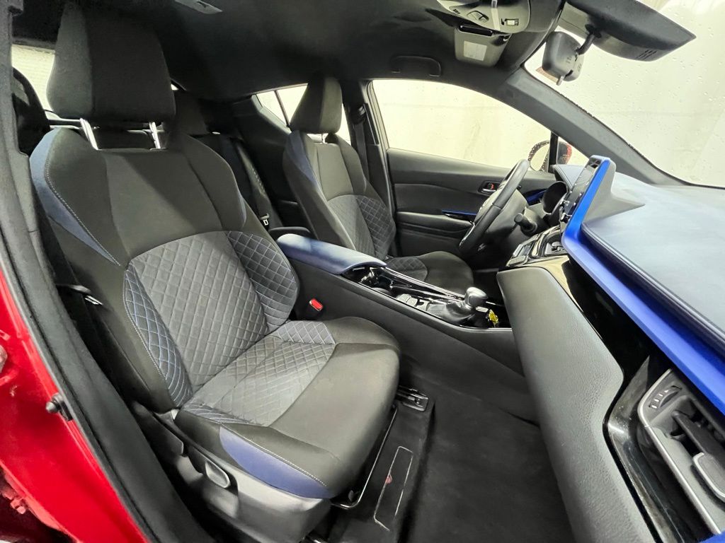 2020 Toyota C-HR XLE photo 11
