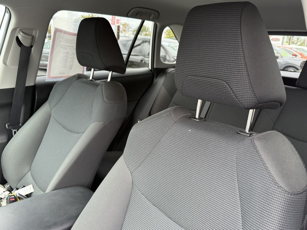 2025 Toyota RAV4 LE photo 18