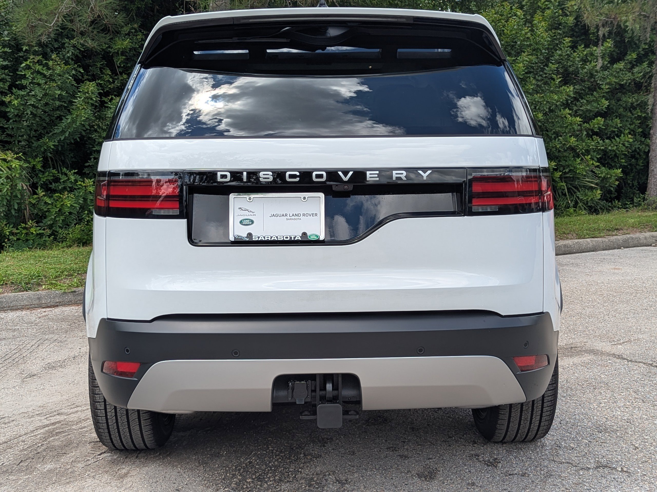 2025 Land Rover Discovery S photo 2
