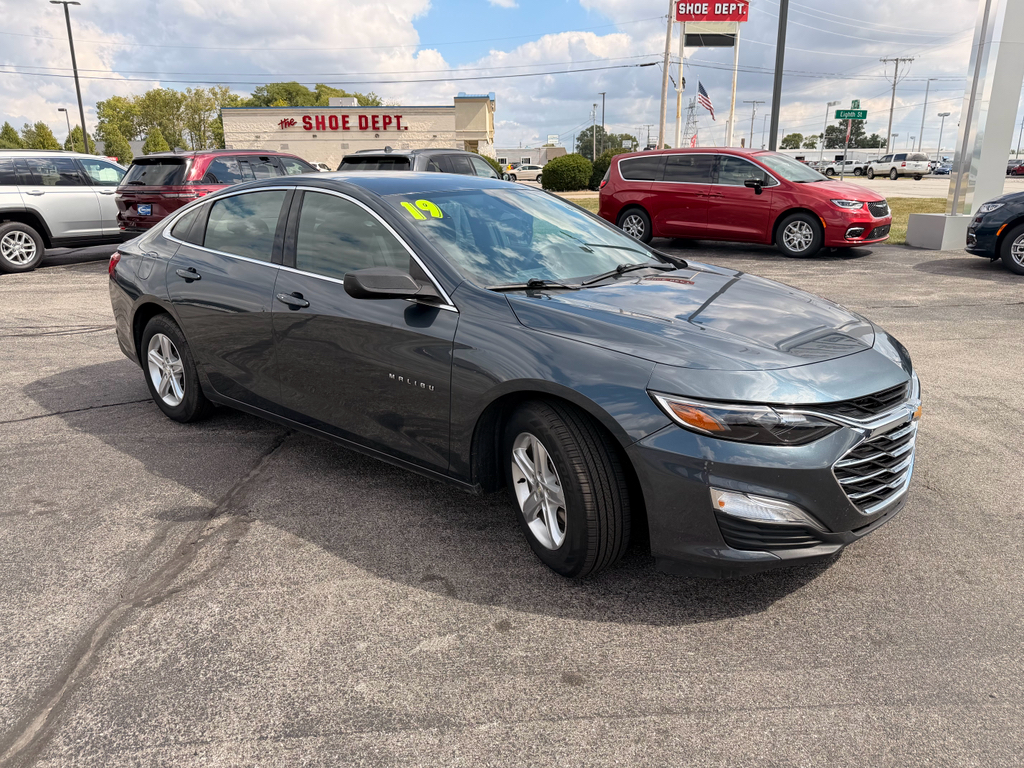 2019 Chevrolet Malibu LS photo 4