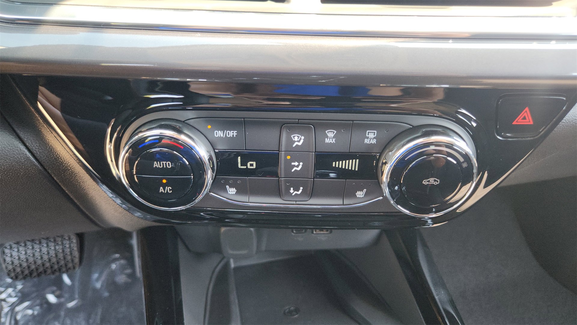 2025 Chevrolet Trax ACTIV photo 13
