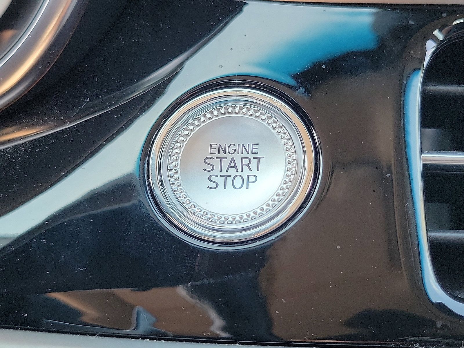 2025 Genesis G70 2.5T photo 12