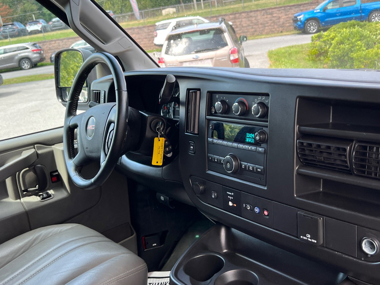 2023 Gmc Savana Cargo 3500 photo 9