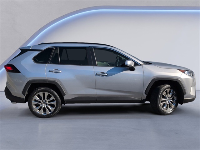 2021 Toyota RAV4 XLE Premium photo 3