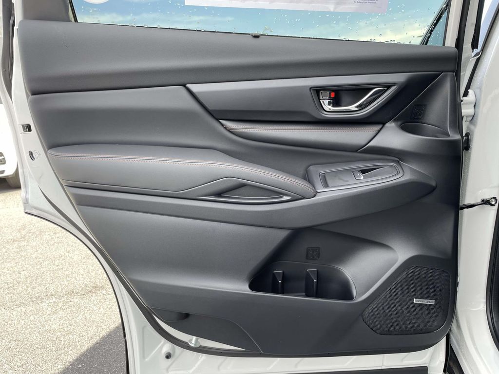 2026 Subaru Ascent Limited photo 3