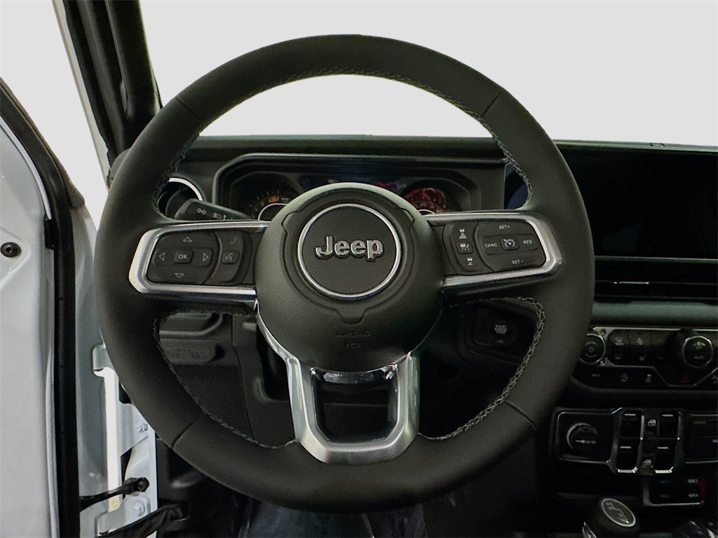 2025 Jeep Wrangler Sahara photo 32
