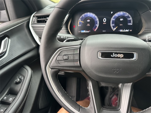 2025 Jeep Grand Cherokee Laredo photo 35
