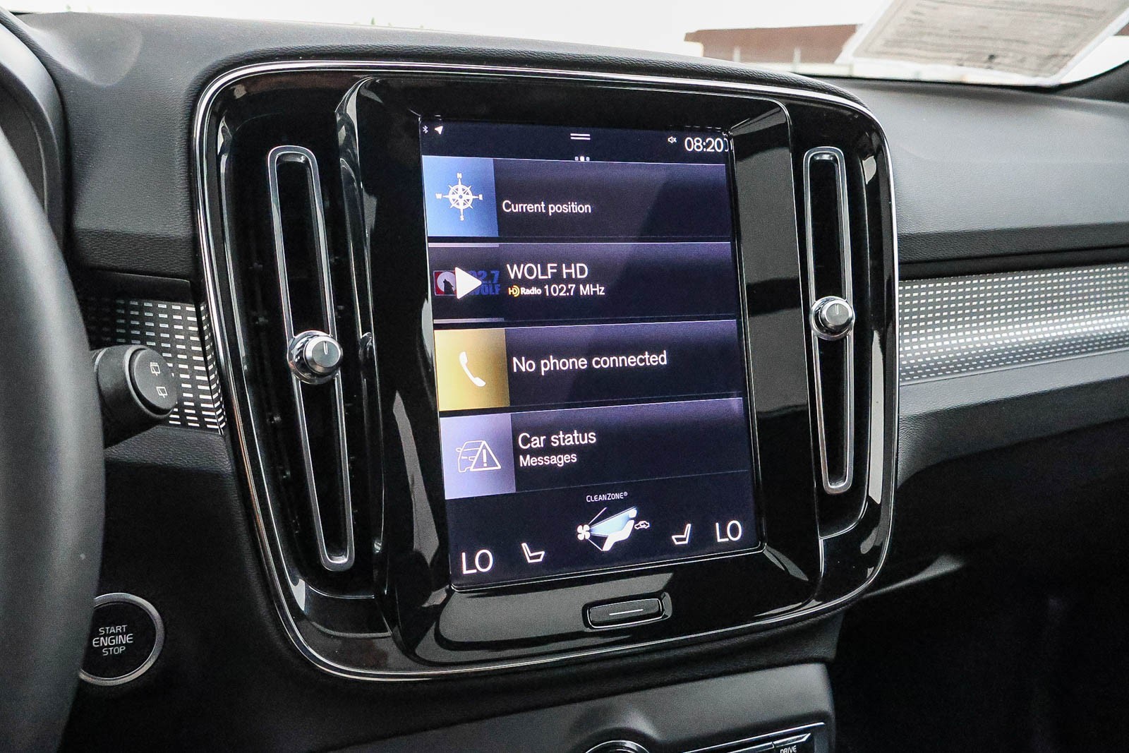 2022 Volvo XC40 R-Design photo 31