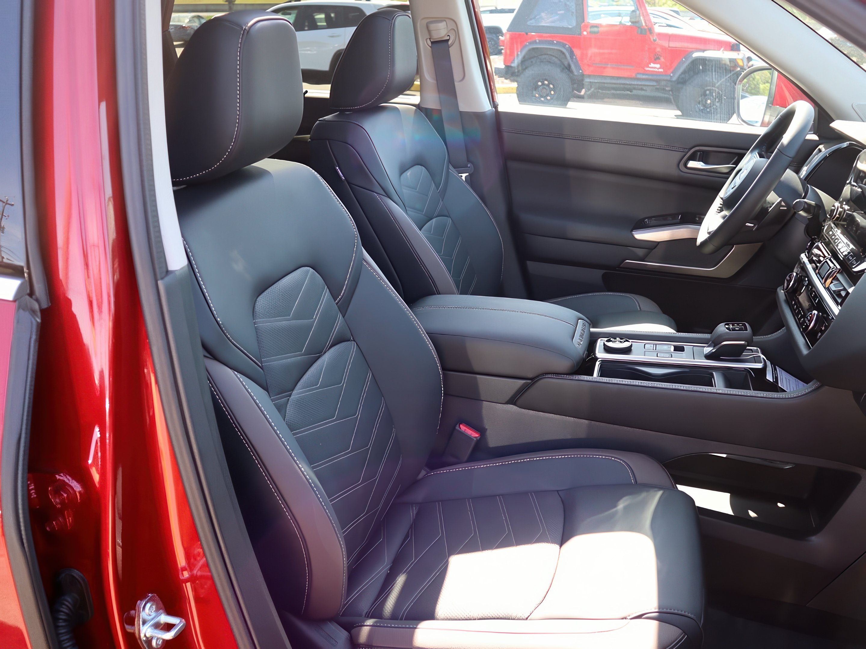 2025 Nissan Pathfinder Platinum photo 20