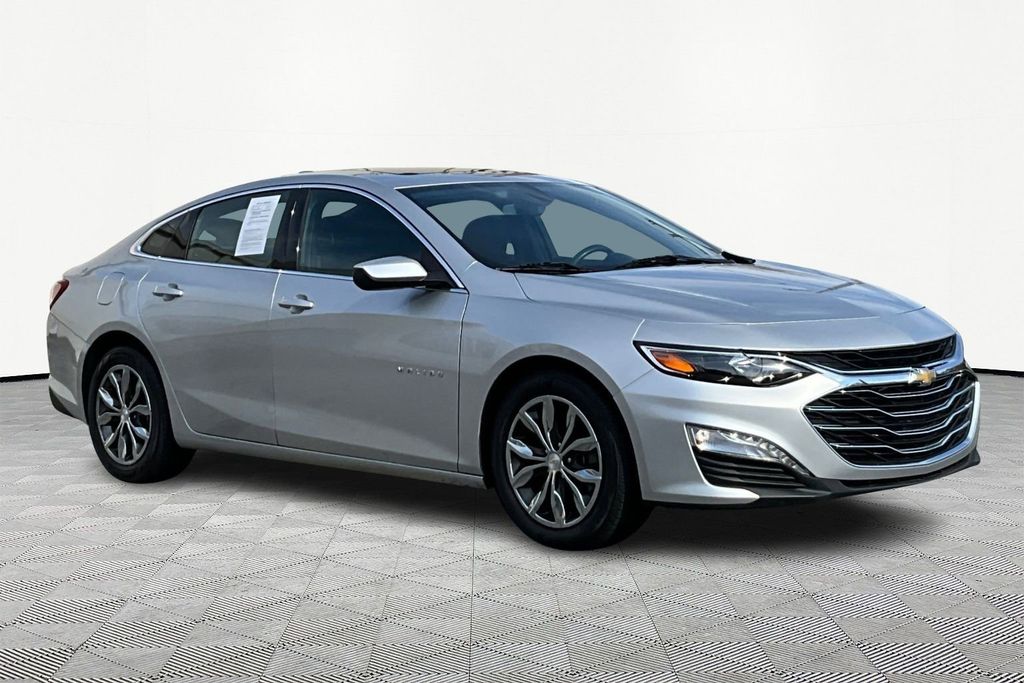 2022 Chevrolet Malibu 1LT photo 2