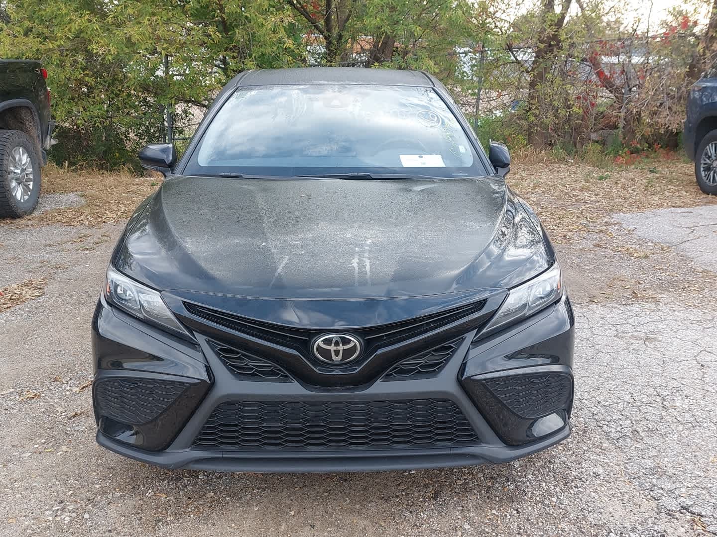 2022 Toyota Camry SE photo 2