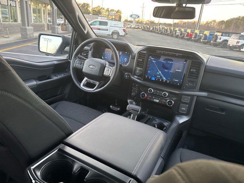 2025 Ford F-150 XLT photo 14