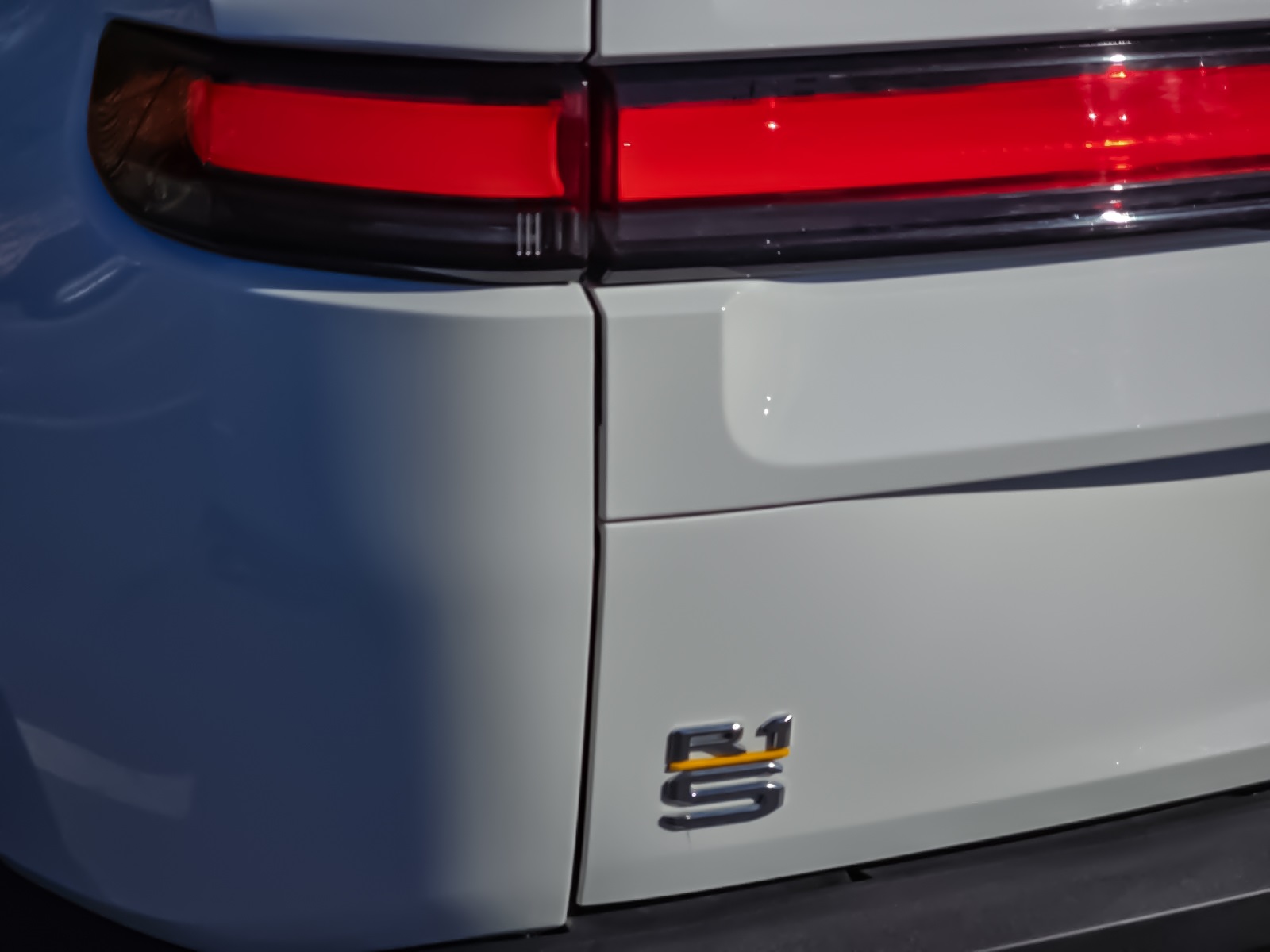 2023 Rivian R1S Adventure photo 23