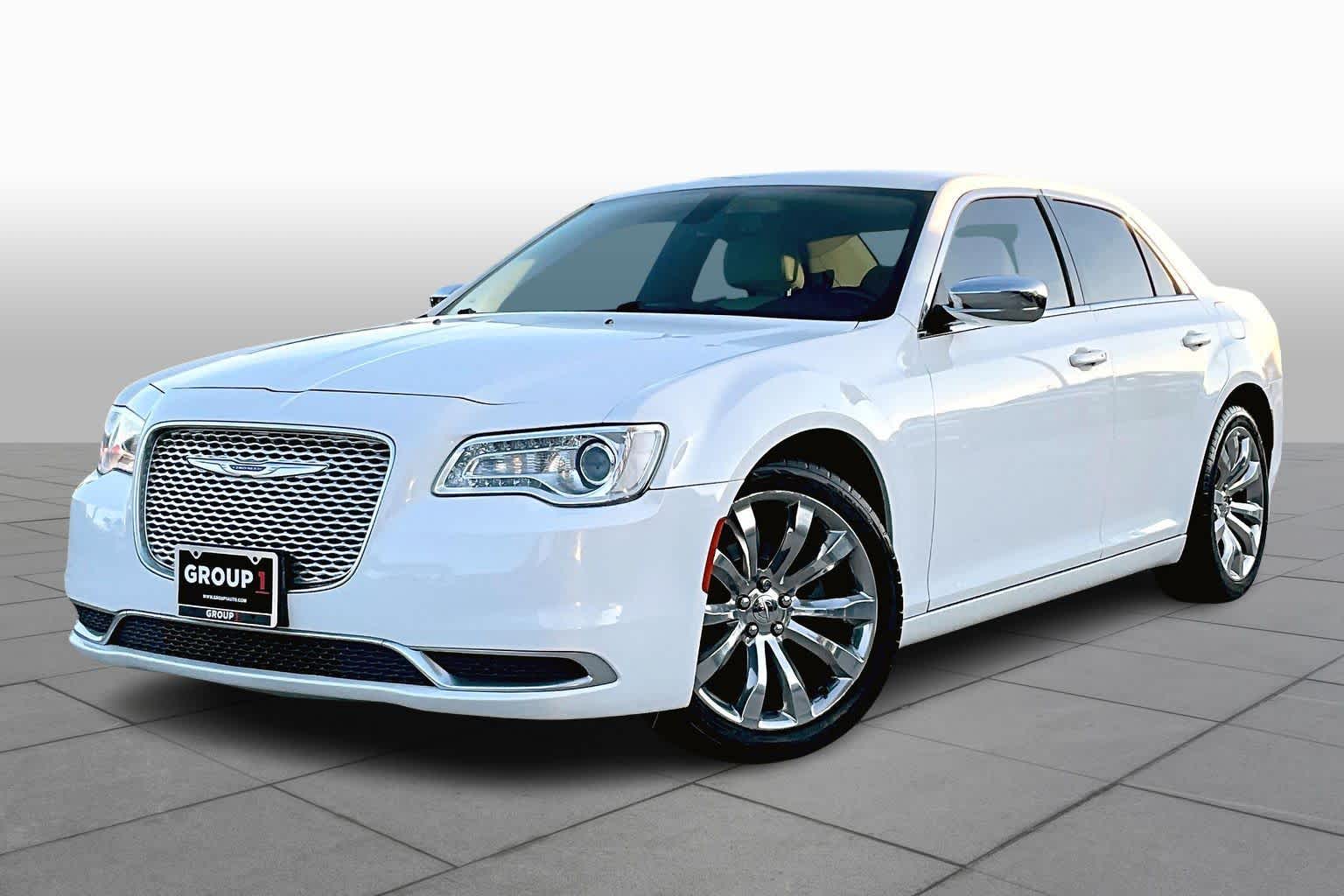 2018 Chrysler 300 Touring's photo