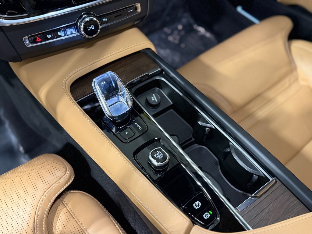 2023 VOLVO V90CC - Image 4