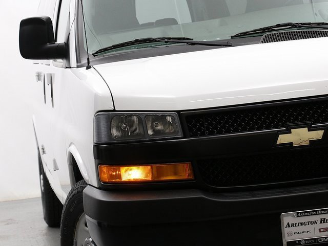 2021 Chevrolet Express Passenger 3500 photo 3