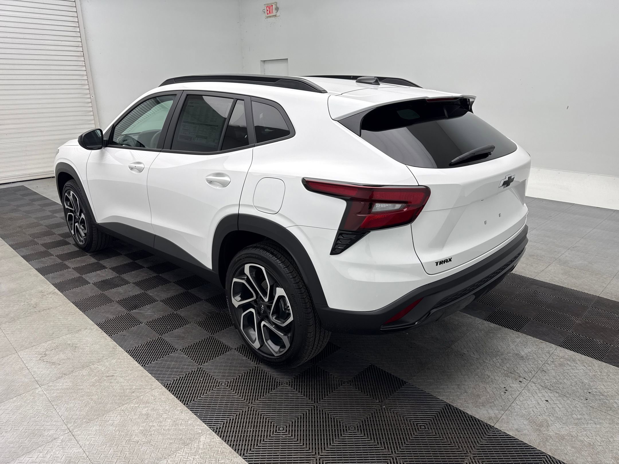 2025 Chevrolet Trax photo 3