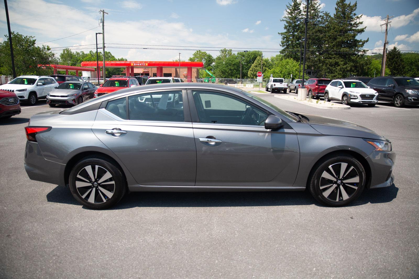 Used 2022 Nissan Altima SV with VIN 1N4BL4DW7NN368827 for sale in Waynesboro, PA