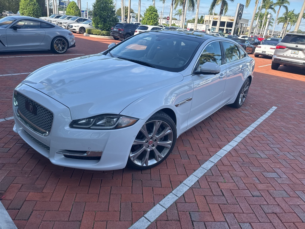 2017 Jaguar XJ Portfolio's photo