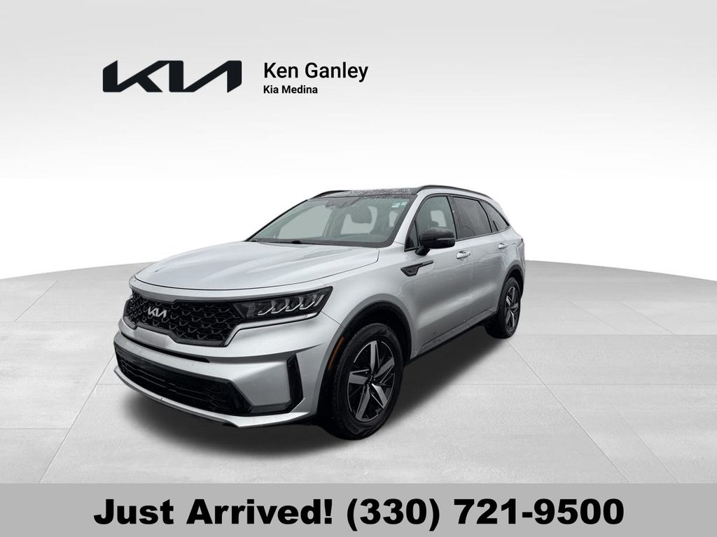 2022 Kia Sorento S's photo