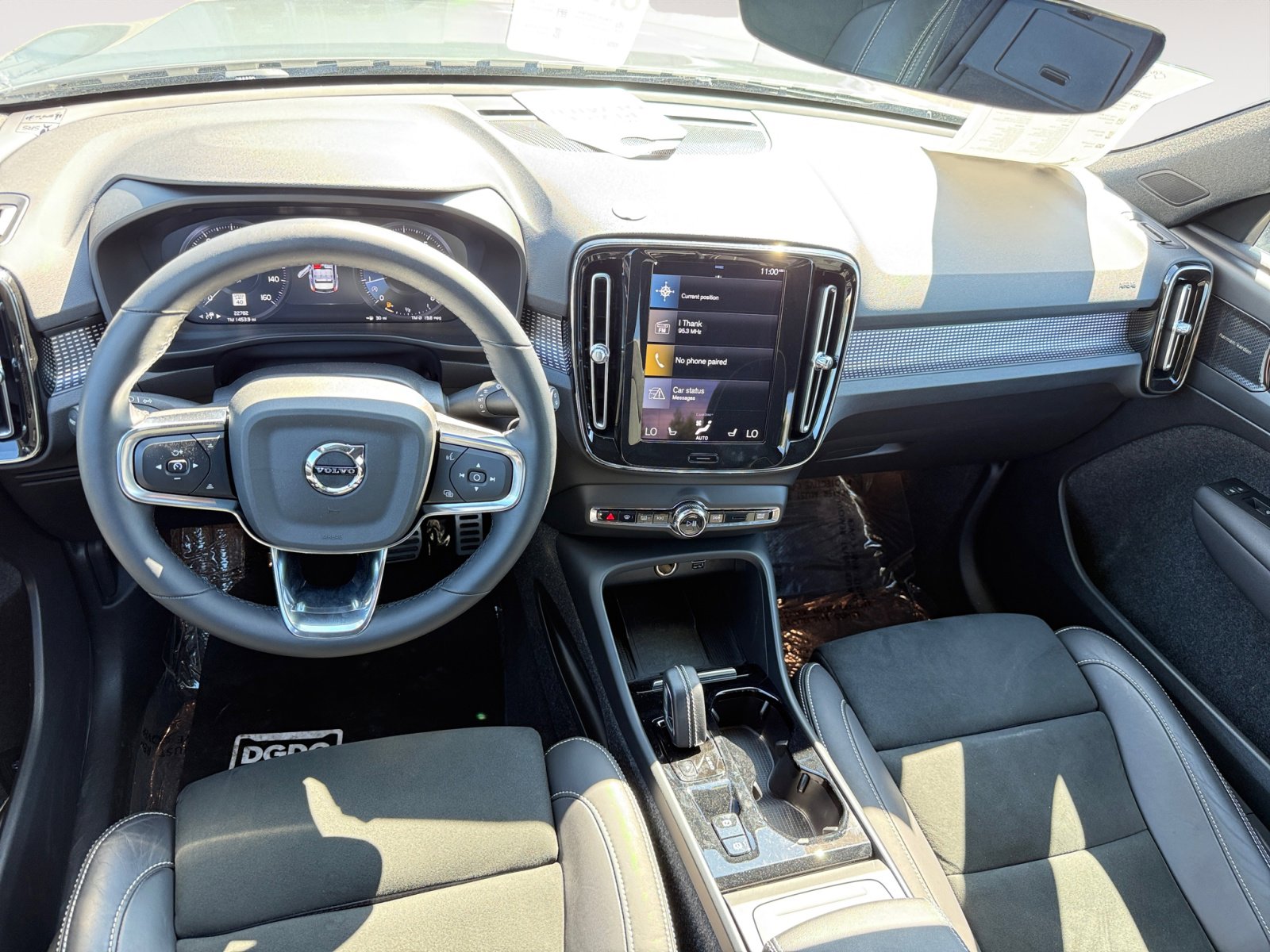 2022 Volvo XC40 R-Design photo 14