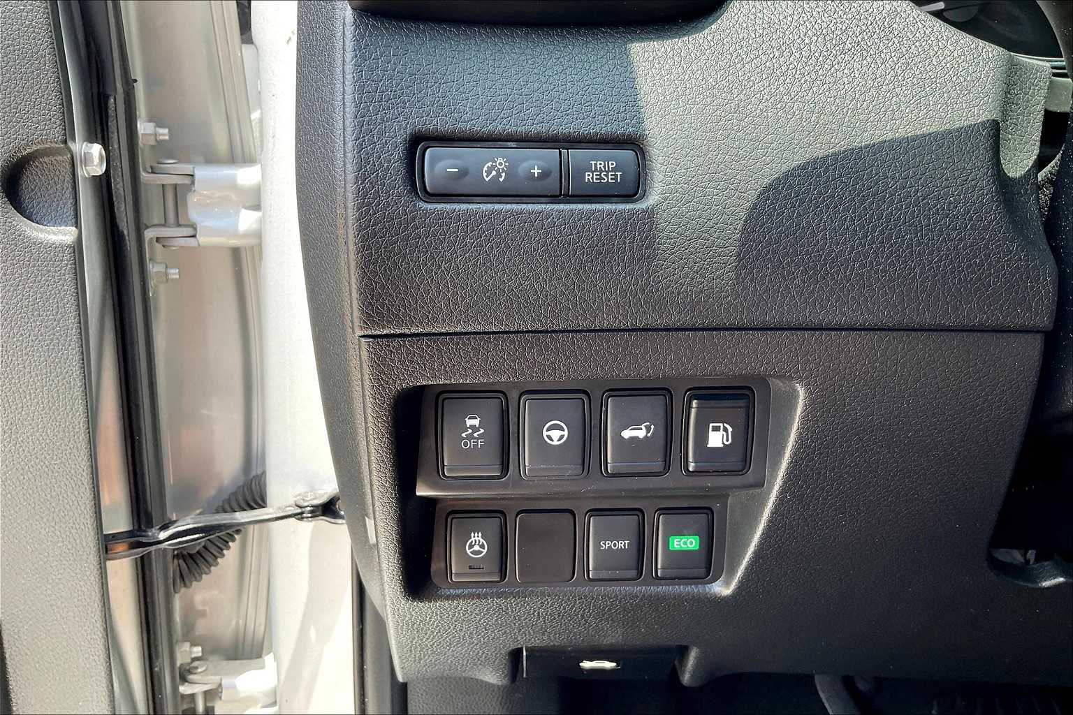 2019 Nissan Rogue SV photo 34