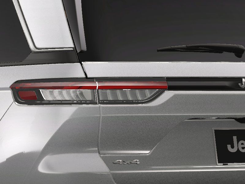 2025 Jeep Grand Cherokee Laredo photo 10