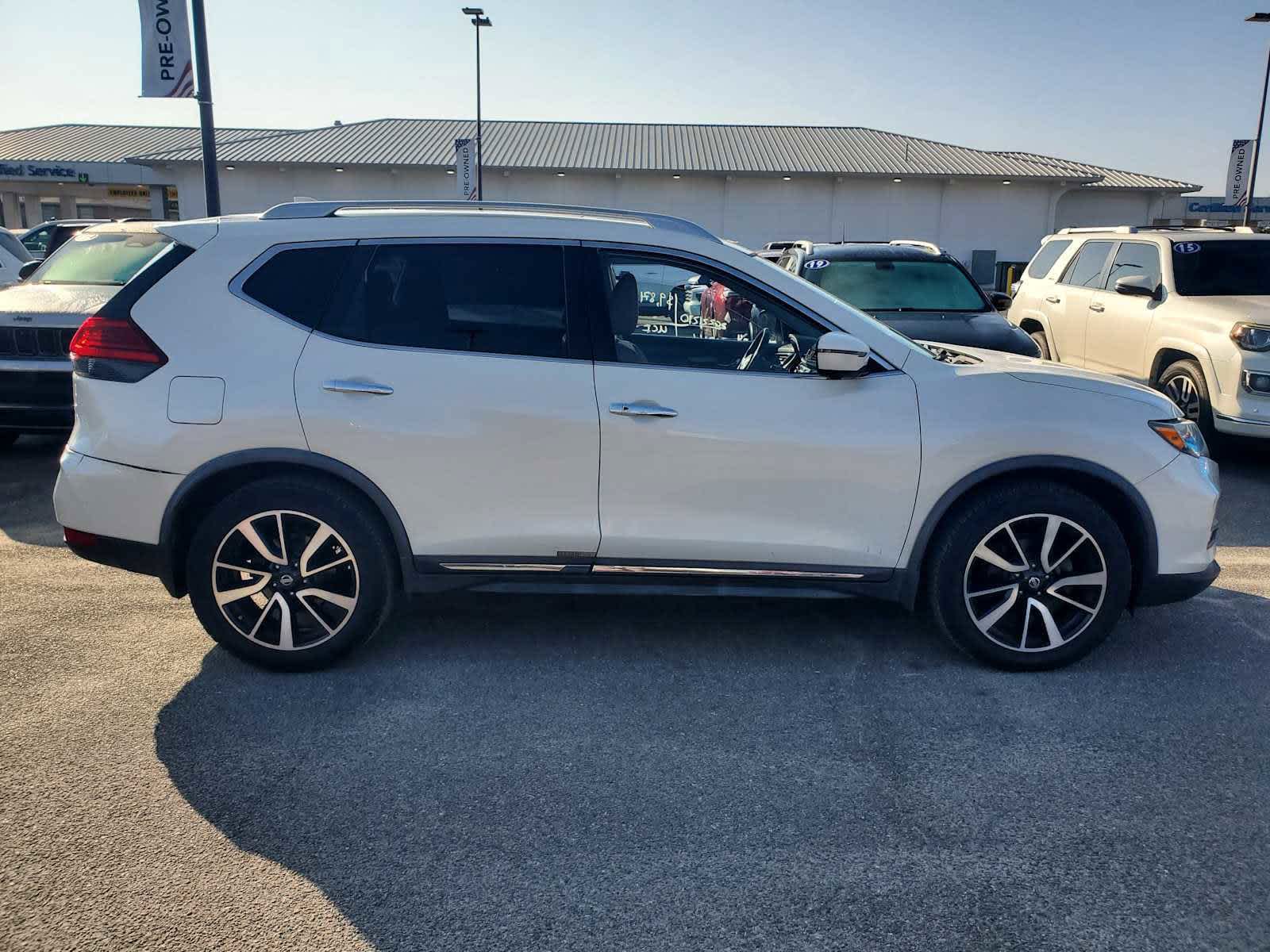 2017 Nissan Rogue SL photo 2